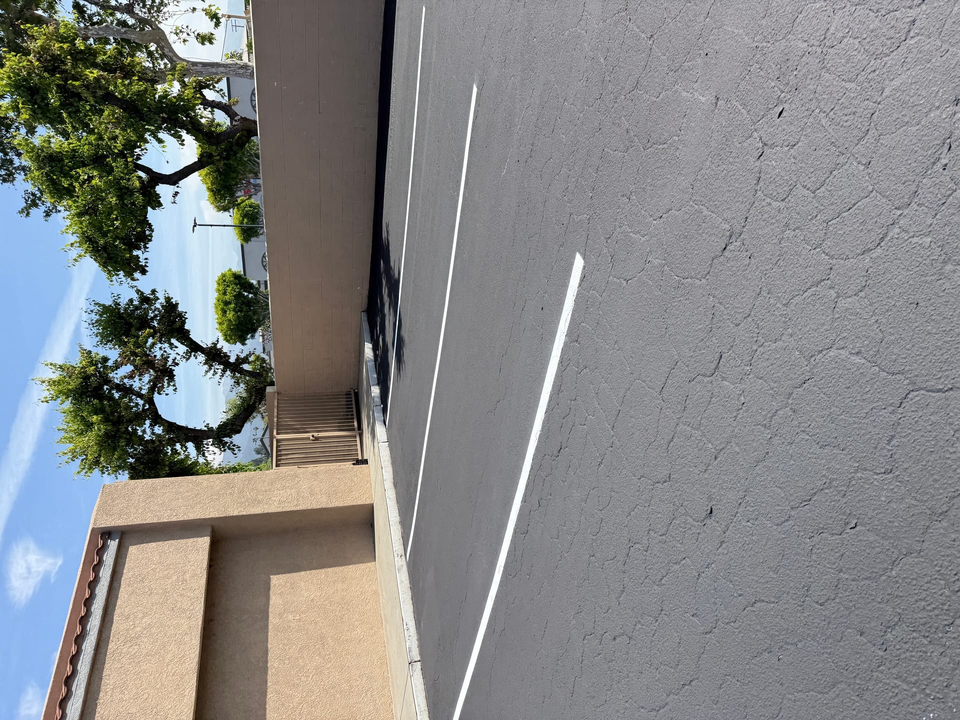 Directional arrow markings